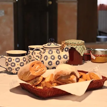 Sotto La Luna Bed & Breakfast *
